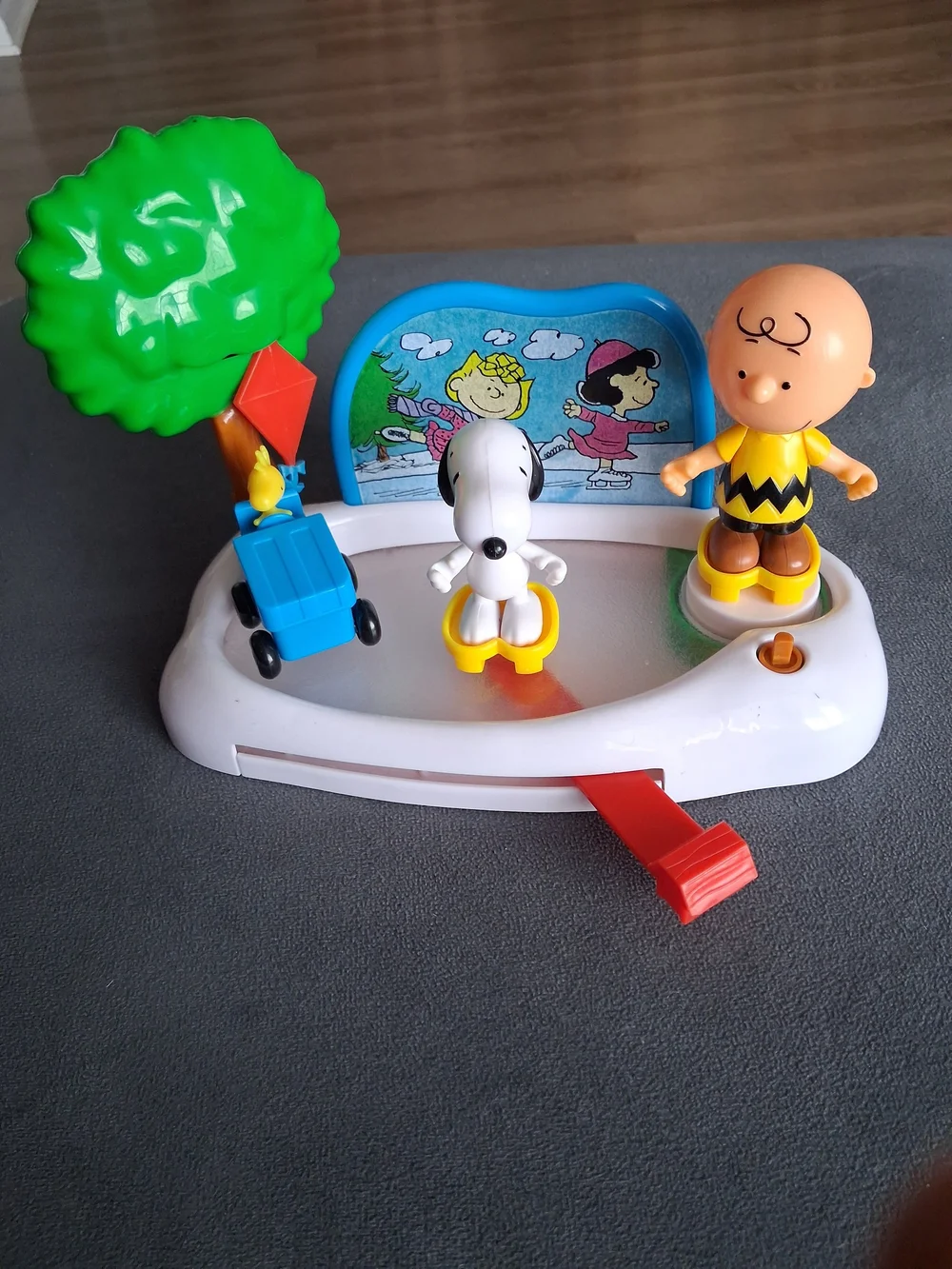 Charlie Brown & Snoopy Playset - Yellow, White, Blue